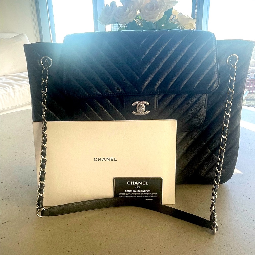 CHANEL - XL - Caviar Black - Work / School / Child Bag - silver hardware -